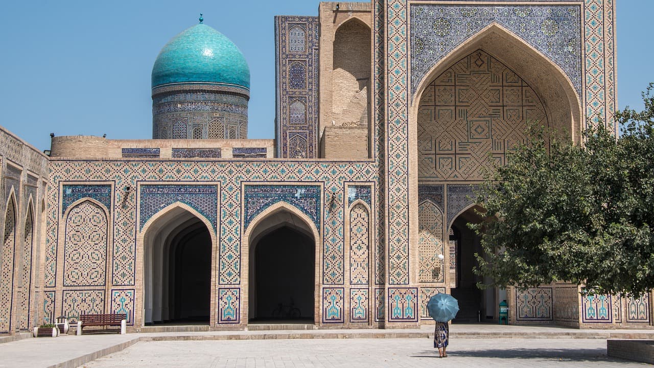 AML en Uzbekistán: cómo convertir una alerta en una decisión defendible